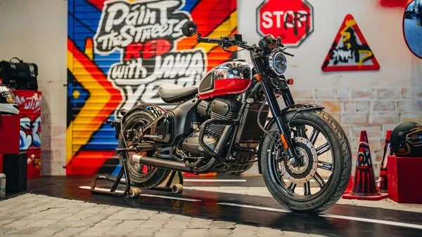 Jawa-42-Bobber-Red-Sheen Jawa 42 Bobber Red Sheen