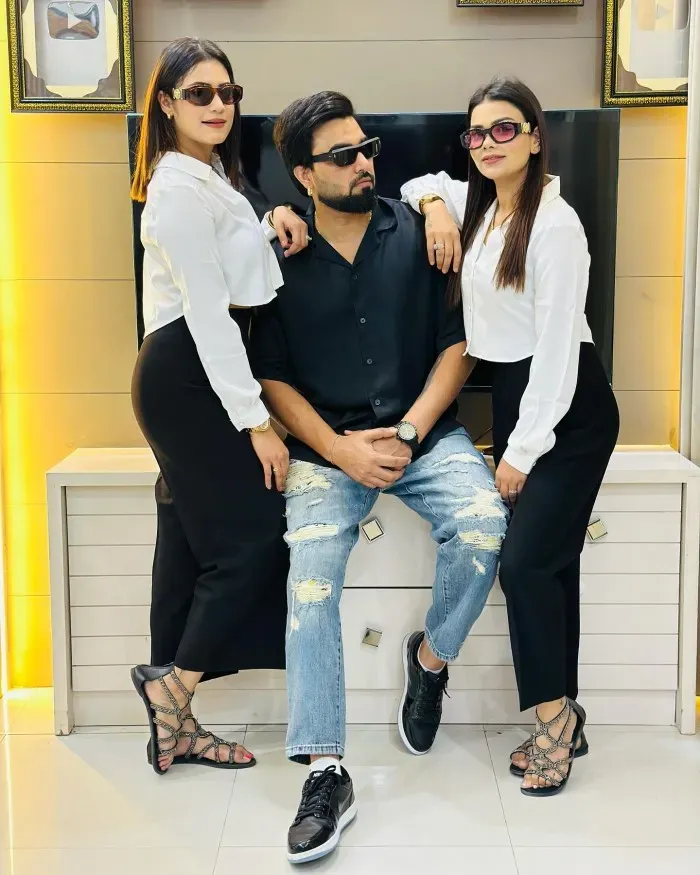 Youtuber Armaan Malik, Payal Malik, Kritika Malik