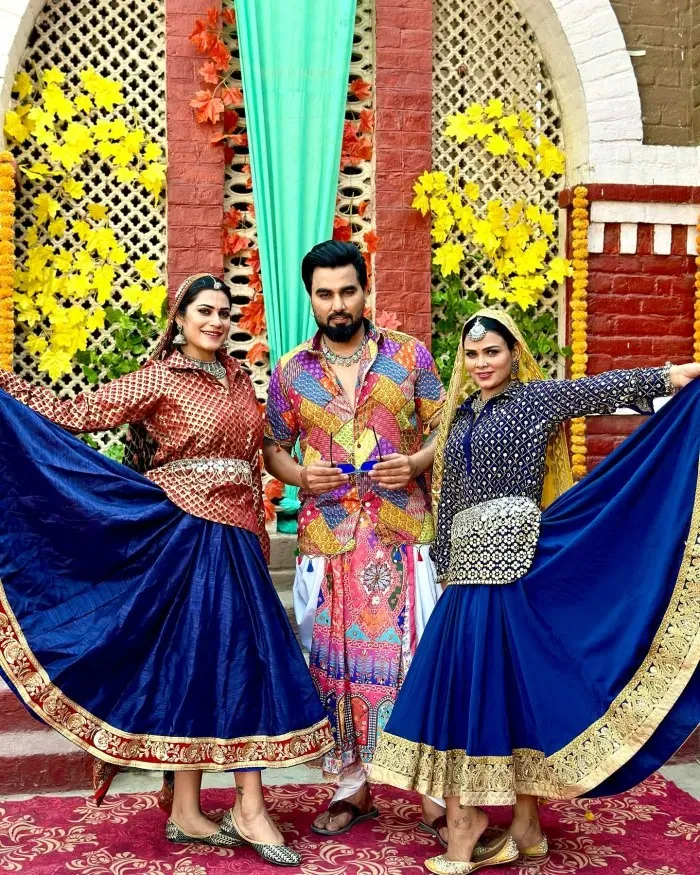 Youtuber Armaan Malik, Payal Malik, Kritika Malik