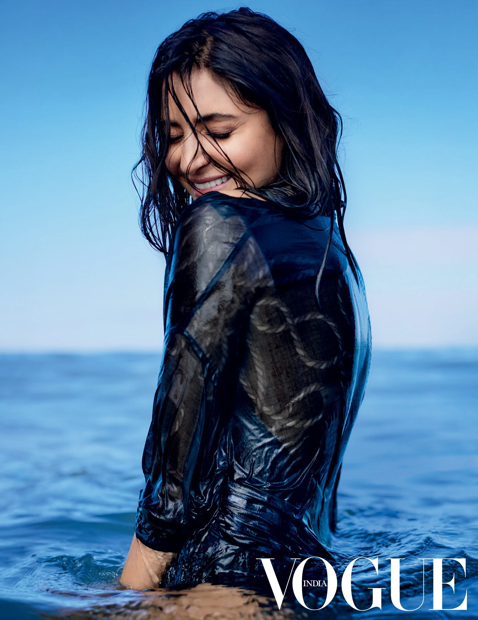 anushka-sharma-hot-in-pool-in-bikini Anushka Sharma Beach fashion