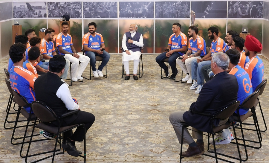 PM Narendra Modi with Indian Cricket Team